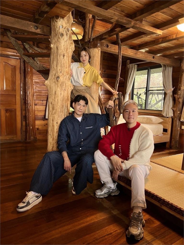 紫色瀑布美瘋了！王瞳化身「迷霧仙女」現身嘉義瑞里　開箱樹屋民宿嚇傻：老闆少算一個