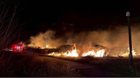 東北季風助長！澎湖望安野火狂燒10公頃　31警消緊急灌救