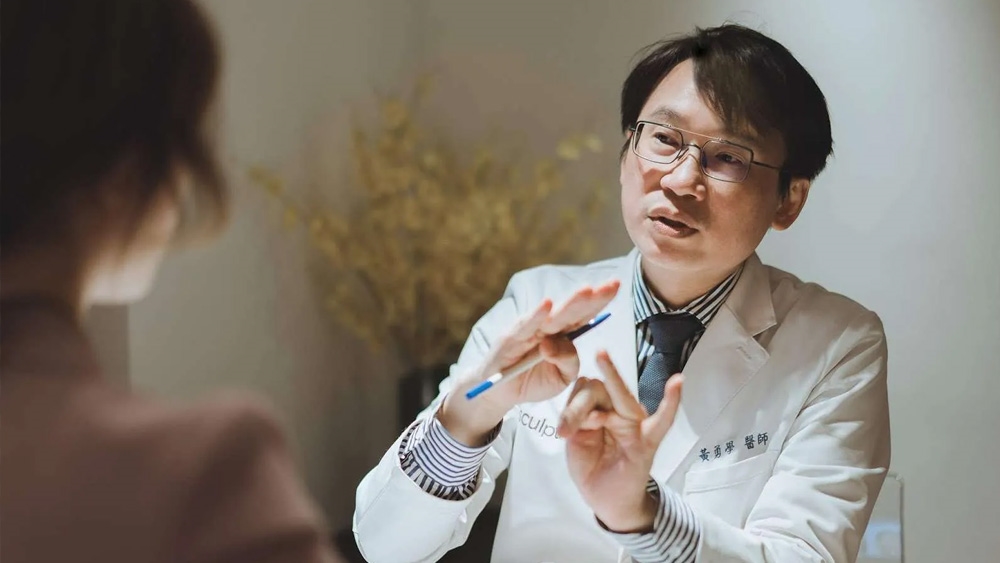 醫師解析口服A酸重點：痘痘族必懂的保濕、防曬與飲食管理重點