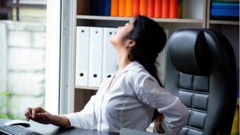 年後痔瘡不只是老年人問題？職場久坐族症狀升高，醫師提醒：別忽視身體訊號