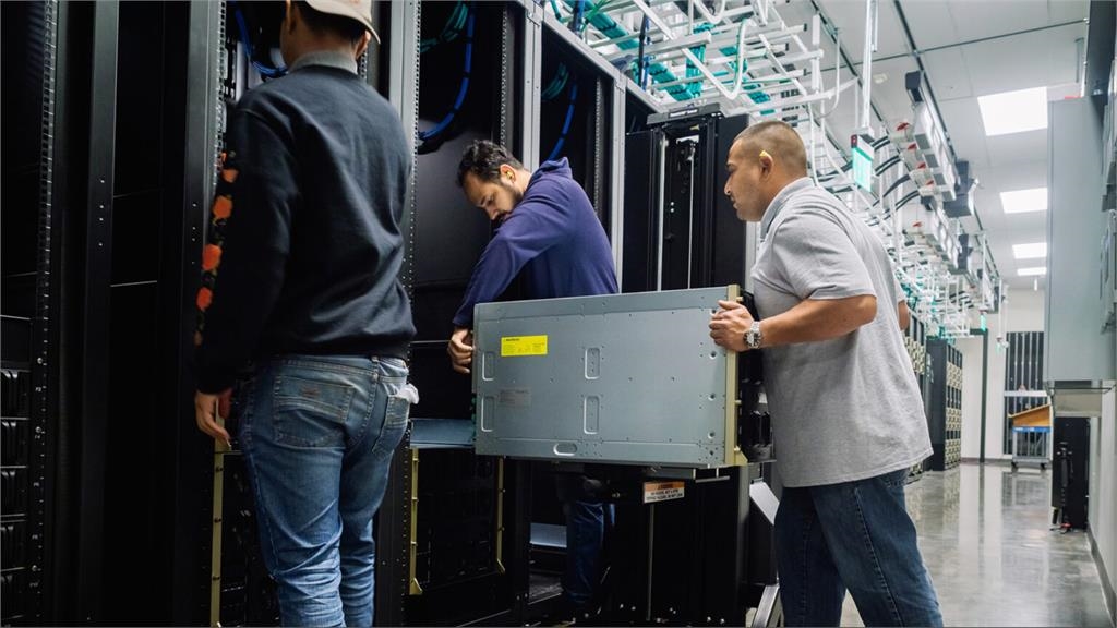 黃仁勳睽違4年首發文拋「5層蛋糕理論」！未來「這些職位」薪資、需求狂漲