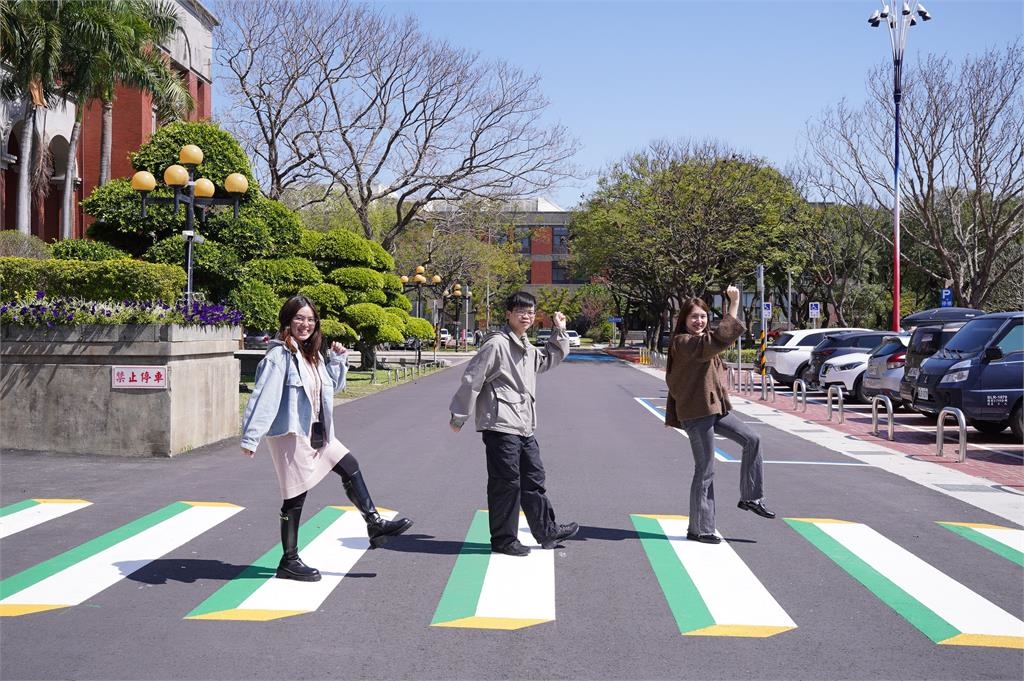 新竹縣府前驚現「漂浮」斑馬線！車輛超過「這速度」小心3萬6秒噴飛