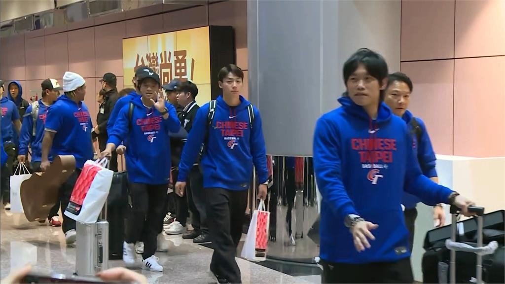 教練、球員都坐商務艙! 華航大客機送台灣英雄回家