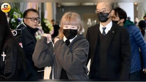 袁惟仁告別式兒子夾「綠色外星人」有洋蔥　陸元琪淚喊：我真的都放下了