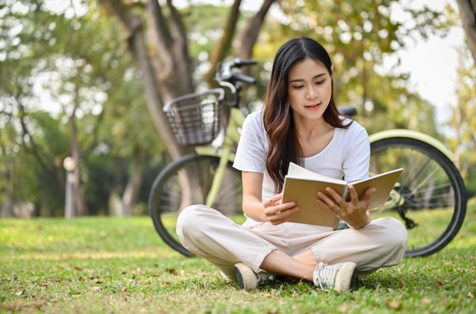妳開始把生活安排得滴水不漏，閱讀、健身、聚會。妳變得難追，是因為妳發現廉價的噓寒問暖根本抵不過那段刻骨銘心的回憶。圖/123RF圖庫