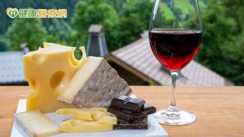 愛吃起司、巧克力？恐讓你提高「偏頭痛」風險