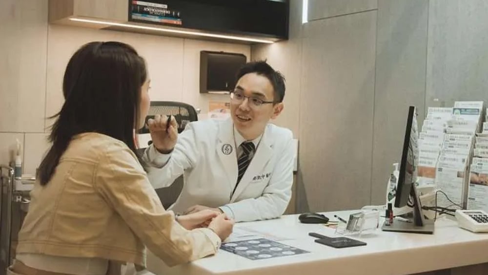 痘疤為何難消？解析紅疤、黑疤與凹疤差異：常見方式一次了解