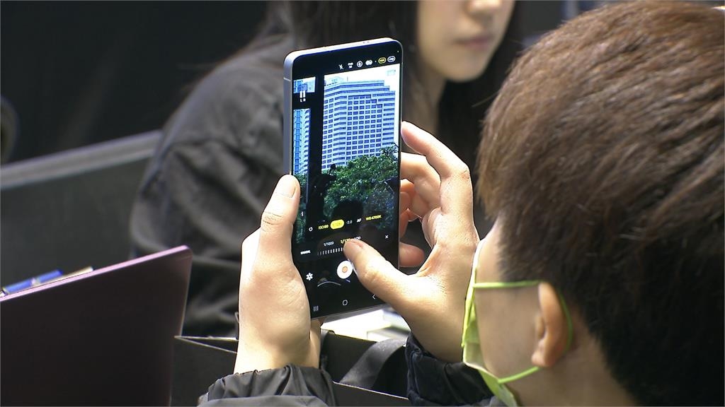 旗艦手機大戰！　韓廠新旗艦系列取機首日引排隊人龍