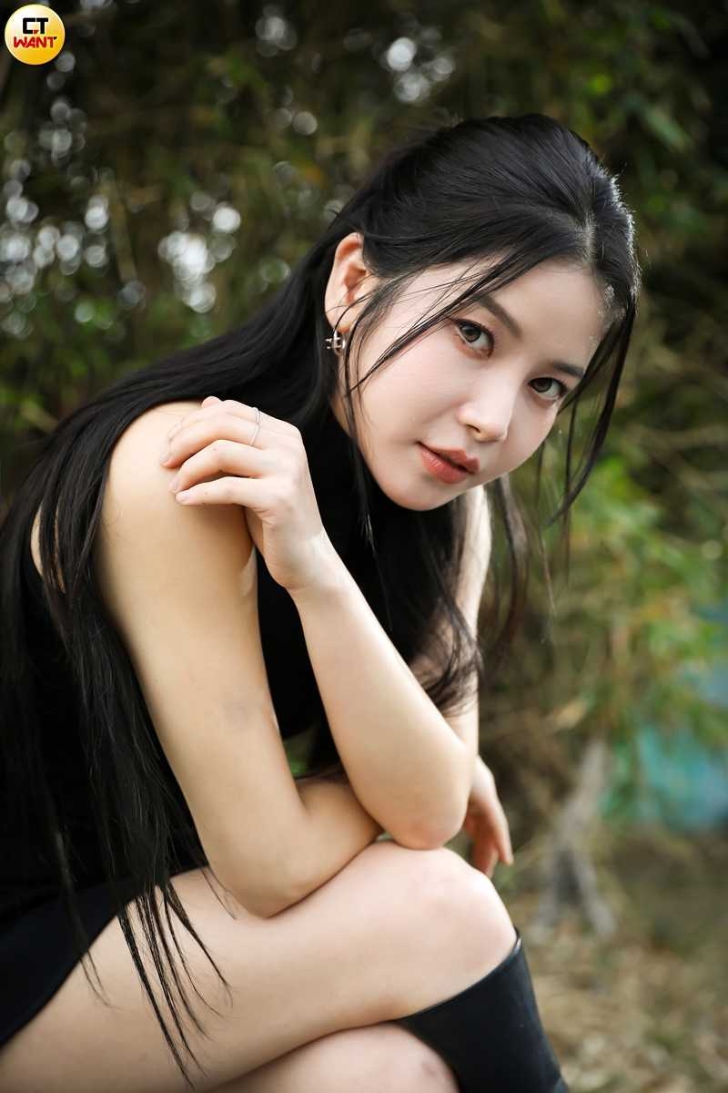 告五人非常注重發音，頌樂錄音時被指導多次，努力調整每個字的捲舌與音調。（圖／侯世駿攝）