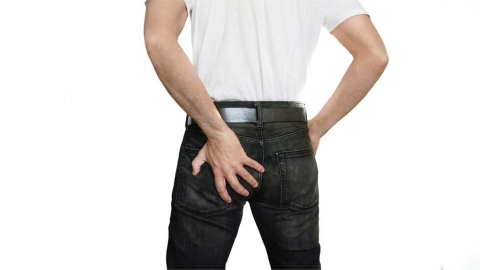 排便如刀割般疼痛，恐是肛裂導致！「5大成因」一次解析，醫：掌握5治療與照護方式