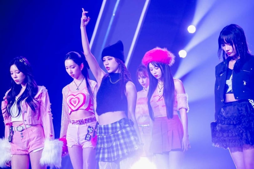 女孩們挑戰SUPER JUNIOR的經典歌曲〈Sorry, Sorry〉。（圖／緯來提供）