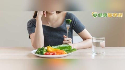 起床2小時內進食較健康？專家談「晚吃早餐短壽」說法仍有不確定性