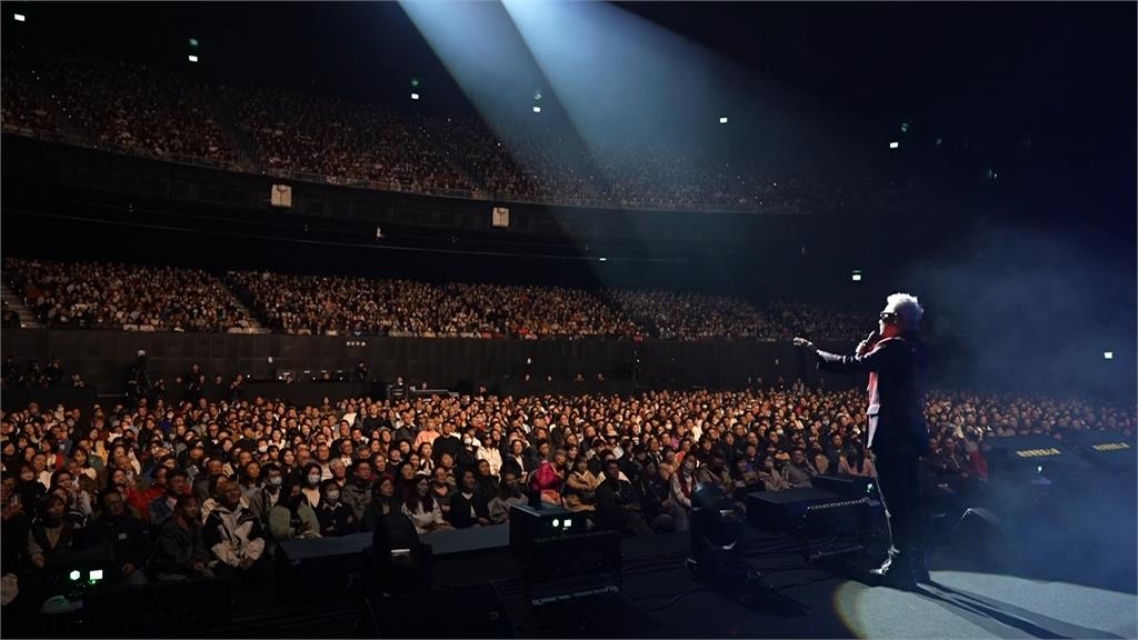 巫啟賢睽違12年返台開唱　萬人合唱「等你等到我心痛」