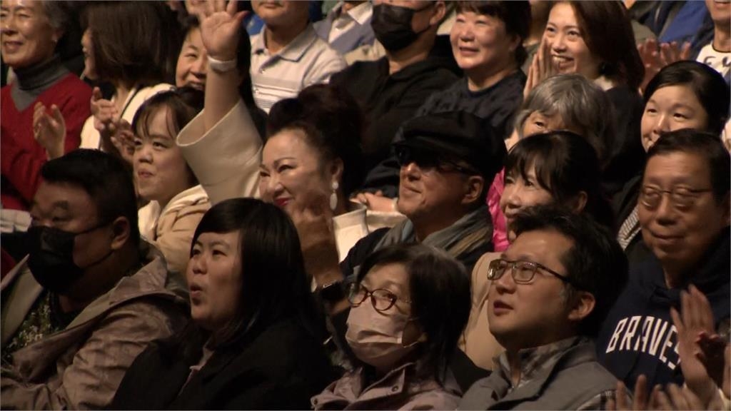 巫啟賢睽違12年返台開唱　萬人合唱「等你等到我心痛」