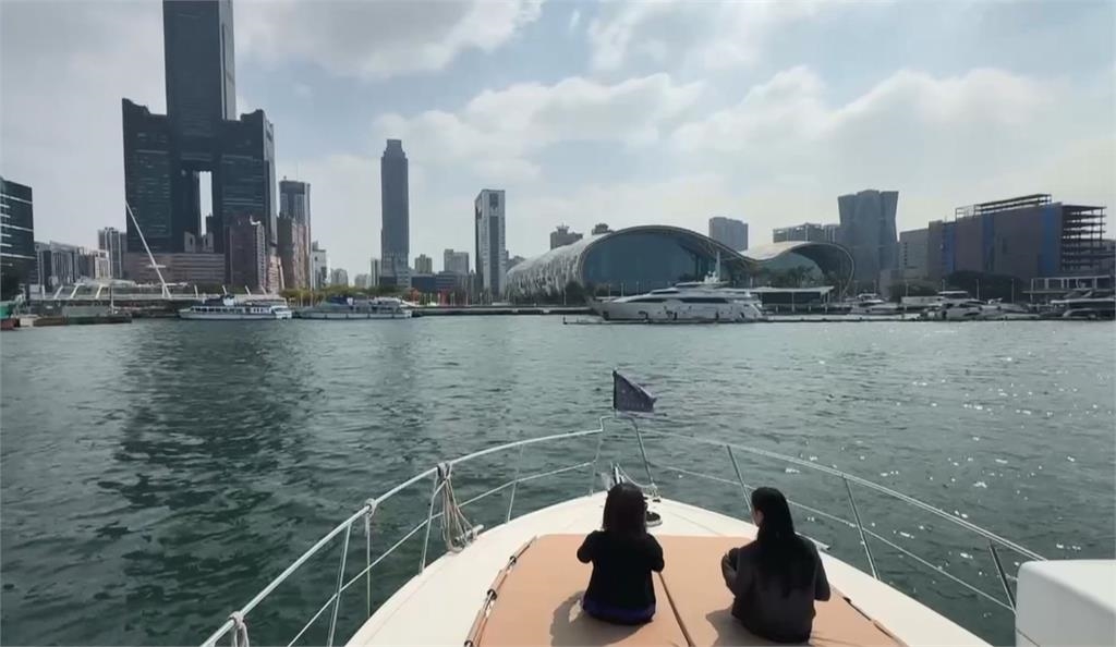 全球21品牌齊聚愛河灣 25艘豪華遊艇亮麗登場