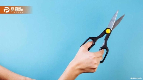 恐怖姑姑！持菜刀、剪刀狂逼姪女「牙齒頭髮你選一個」