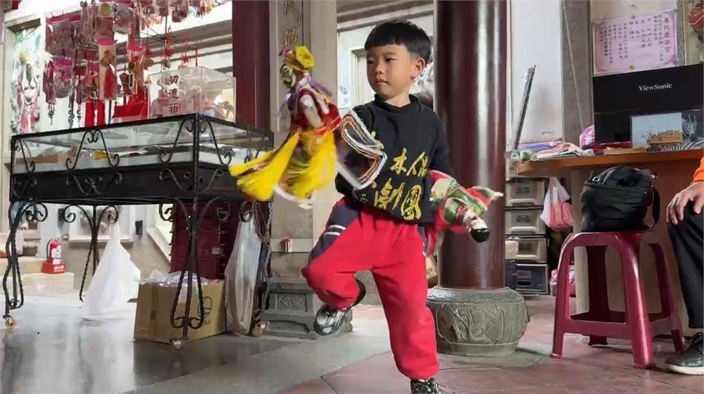 布袋戲求創新 戲偶搭上流行角色打入年輕族群