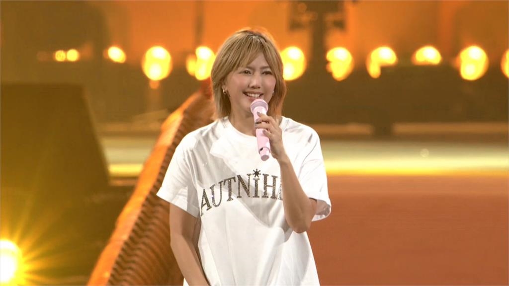 孫燕姿香港開唱吸7.5萬人朝聖　陳奕迅、梁詠琪等巨星也到場