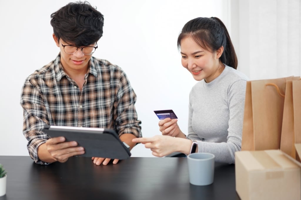 每個月或每季找個氣氛好的午後，跟另一半談談理財，分享一下家裡的財務現況。圖/123RF圖庫