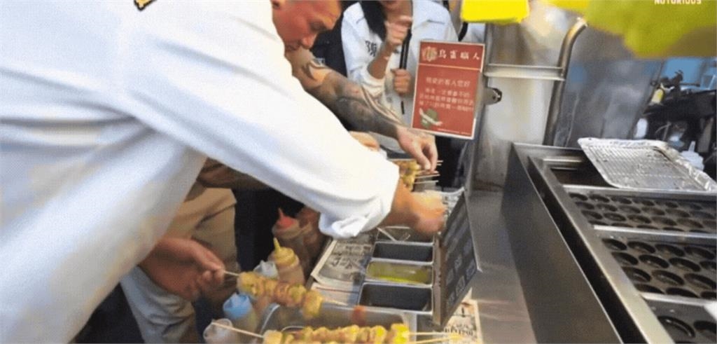 快新聞／沒衛生！黃國昌咬完鳥蛋竟「放回刷醬」　店家無奈回應了：來不及阻止