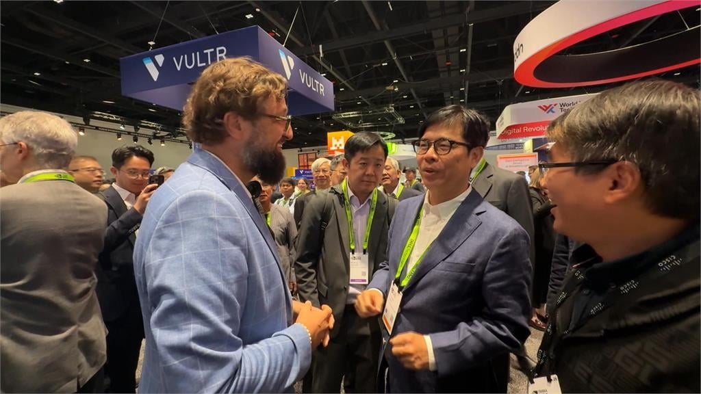 陳其邁受邀輝達GTC大會 一旁坐鴻海劉揚偉「兩人互動」曝光