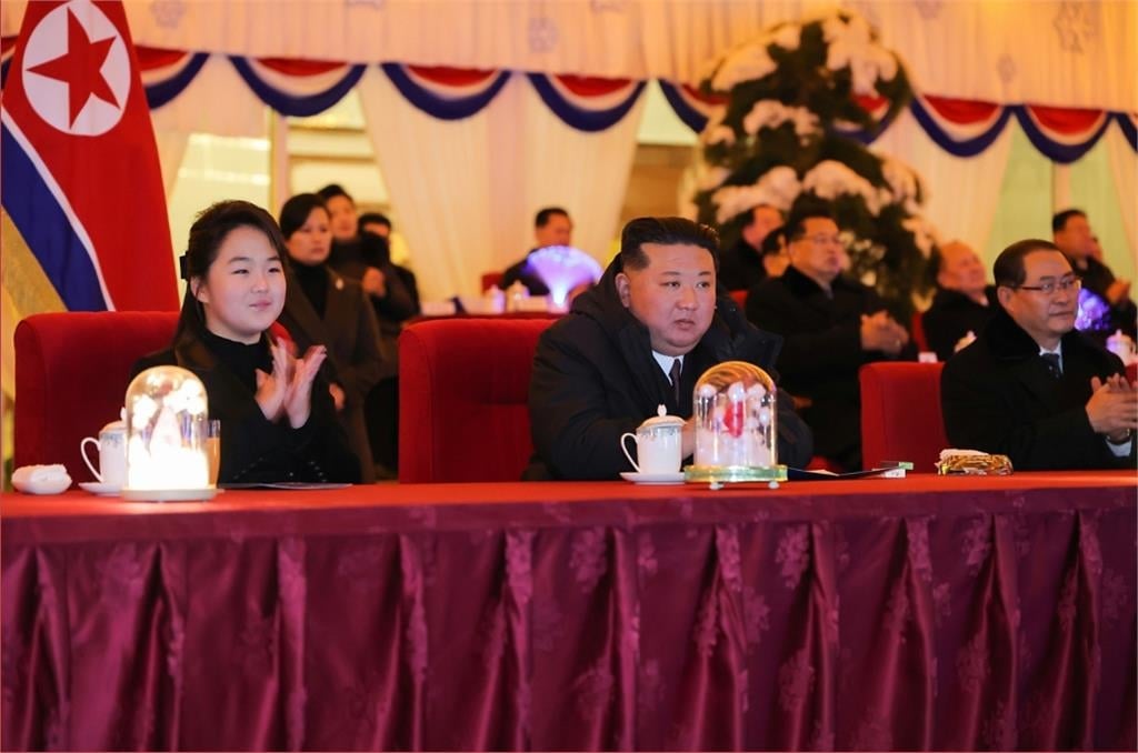 金與正暴瘦「顴骨線」浮出嚇壞網！才剛升總務部長...健康疑亮紅燈