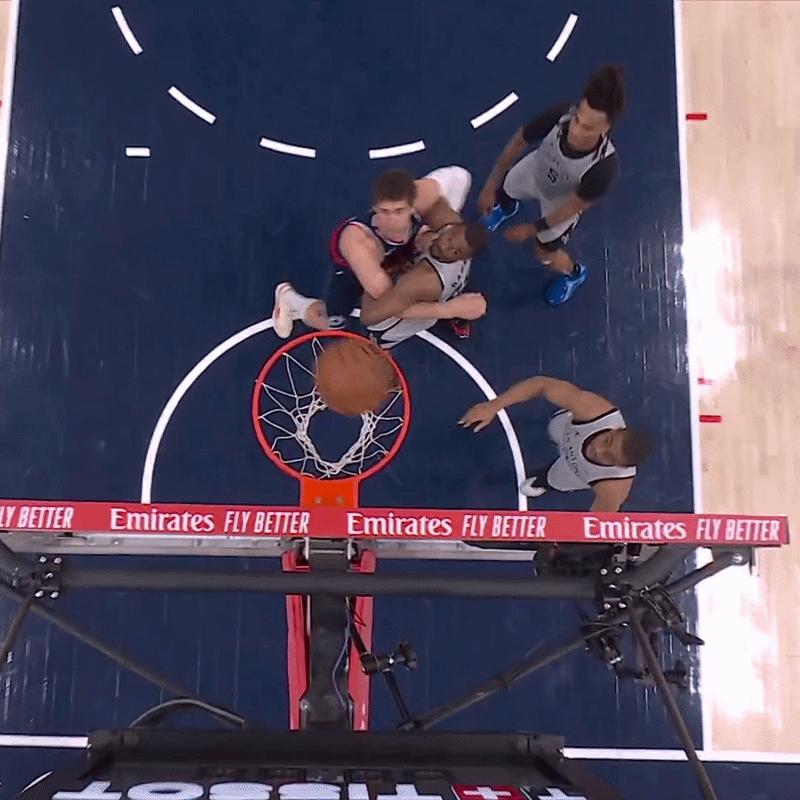 NBA(影)／轉吧轉吧！快艇主控壓秒美技「一路退到LOGO丟沖天炮」不小心就進了