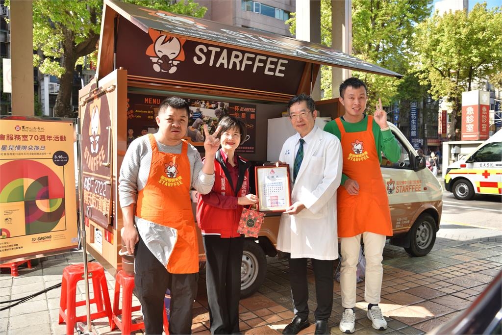 馬偕社工70年全說了！ 「捐書換咖啡」傳愛力挺身障平權