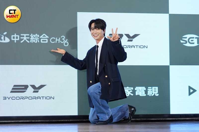 同為SUPER JUNIOR 成員的利特主持《廚師的迫降：客家廚房》，去年拿下金鐘獎「最具人氣綜藝節目獎」。（圖／常朝貴攝）