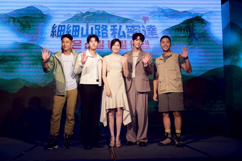 《細細山路私密達》由彭小刀與人氣YouTuber肌肉山山帶隊，與韓國藝人金荷娜、李濬榮以及南優鉉，一同踏上經典古道「樟之細路」。（圖／翻攝自客家電視台FB）
