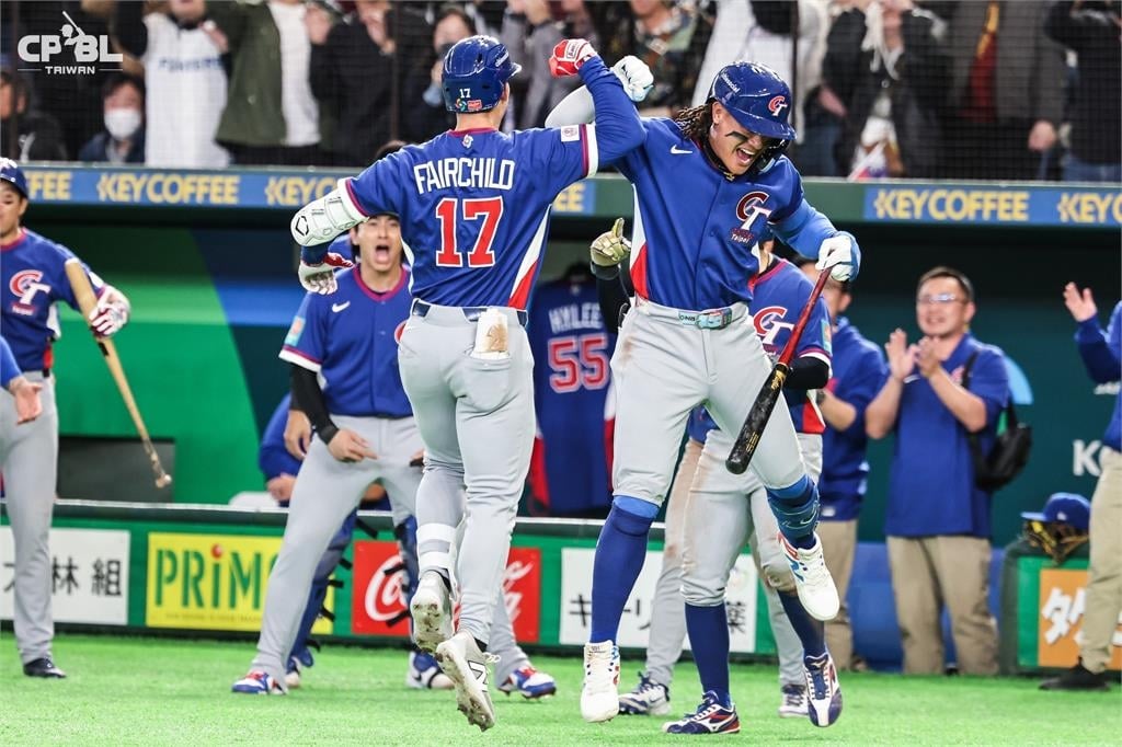經典賽(影)/台灣隊不用哭了!棒協理事長辜仲諒肯定球員表現「加發獎金一千萬」