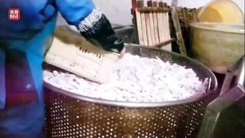 恐流入台！中國爆黑心食品　雞腳加漂白水、硫磺薰蒸八角