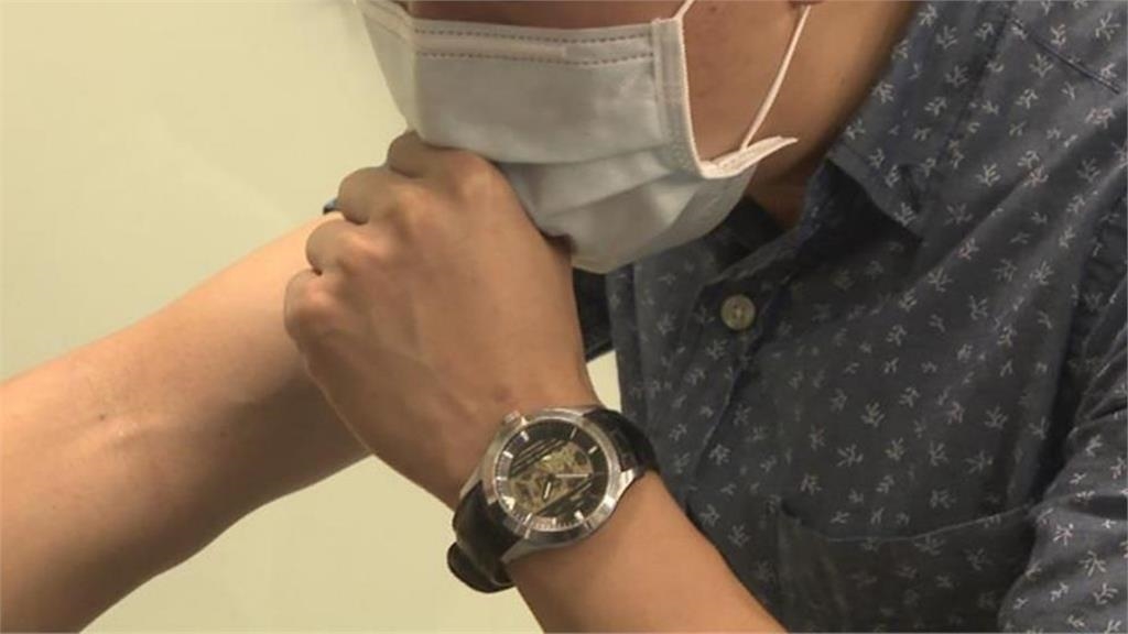 科技男「被老婆嫌口臭」狂冒2症狀！愛吃「2類美食」醫警覺一照：是胃癌