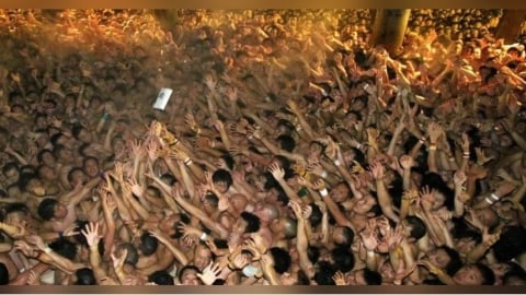 日本「裸體祭」出事了！穿兜襠布搶寶木爆踩踏　3男送醫2人不治