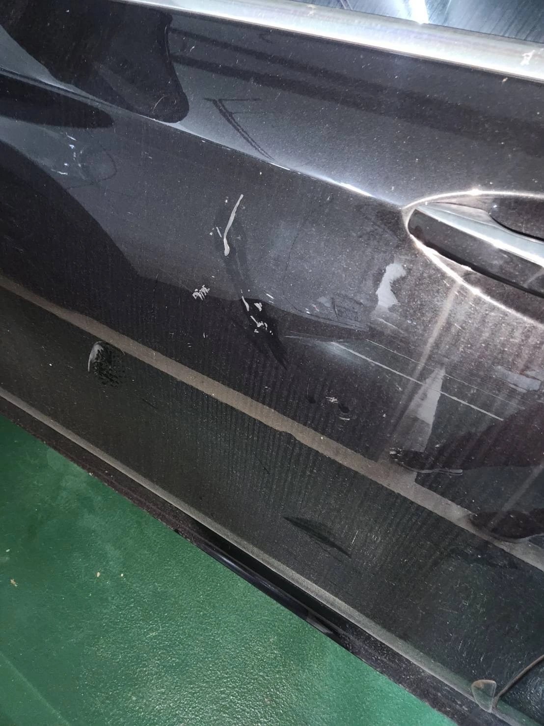 車子遭柯一正損毀。（翻攝畫面）