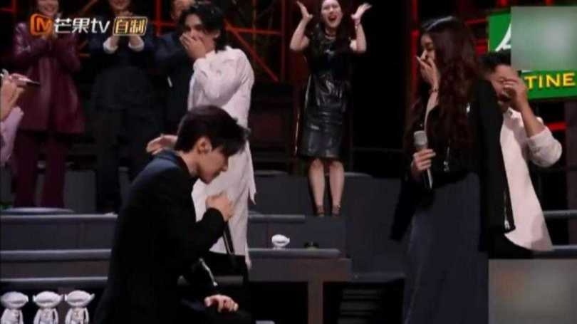 唐禹哲曾於2023年在節目錄影時向蘇小軒求婚。（圖／翻攝自微博）