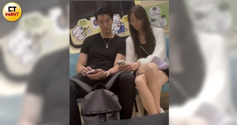 本刊2024年底曾登出2人一同搭北捷，互動親密。（圖／讀者提供）