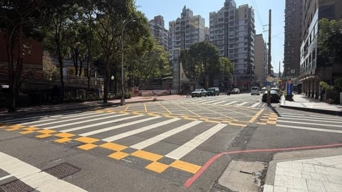 行人地獄再掀議！斑馬線「黃色棋盤格」新制曝光…違規恐罰6000元