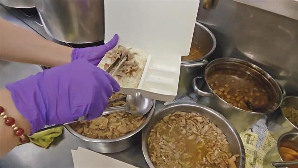 女學生110元鴨肉飯「備註要3張衛生紙」遭諷！自責「問一句」媽超心疼