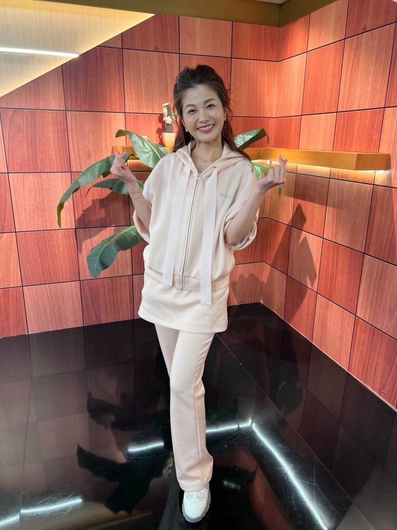 小Call靠著飲食控制與運動成功瘦下10公斤。（圖／年代提供）