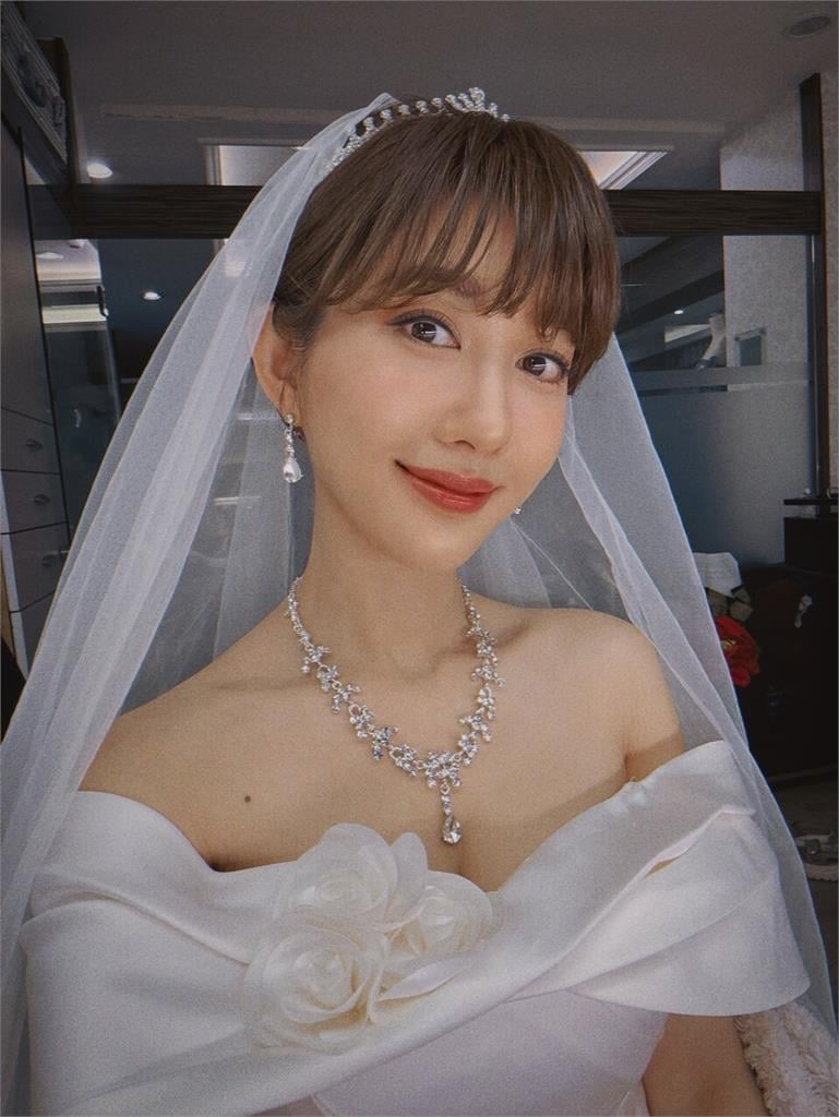 《豆腐媽媽》王晴無預警「公開婚紗照」好身材大穿幫！全網驚回：藏太好