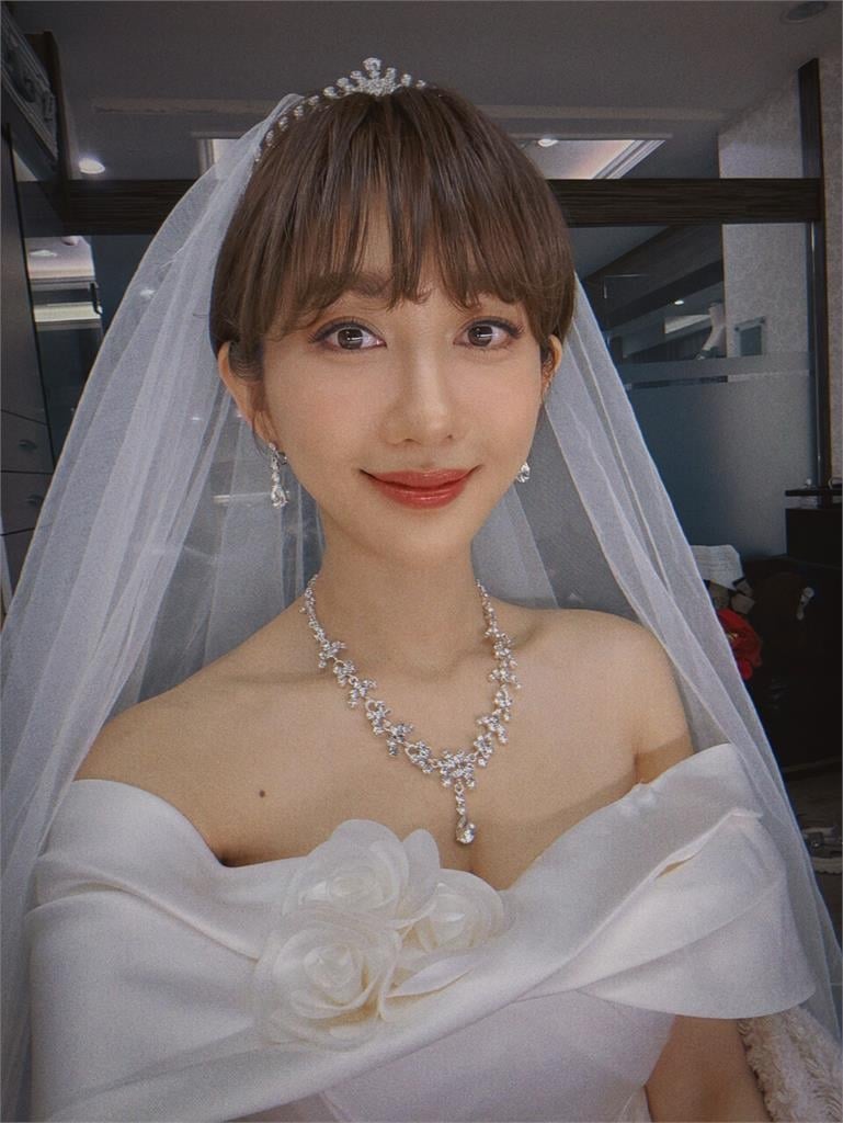 《豆腐媽媽》王晴無預警「公開婚紗照」好身材大穿幫！全網驚回：藏太好