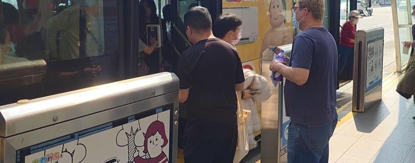 台中公車「車門故障」司機未回報　滿載乘客一路「吹風」市府要懲處