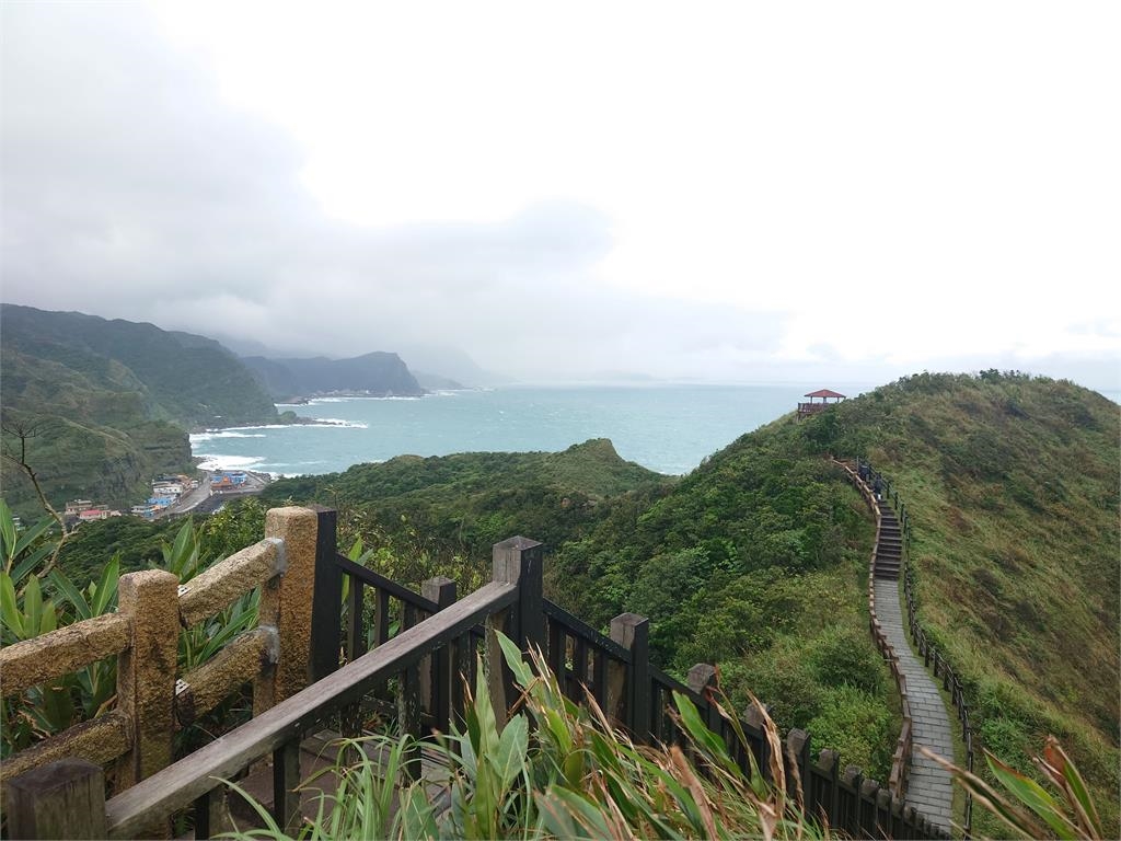 快新聞／全台最美海邊小學在這！春遊鼻頭漁港　造訪「台版萬里長城」