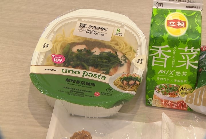 銅板價香菜雞排、香菜七七乳加你敢吃? 網友標註「超大咖香菜控」試吃