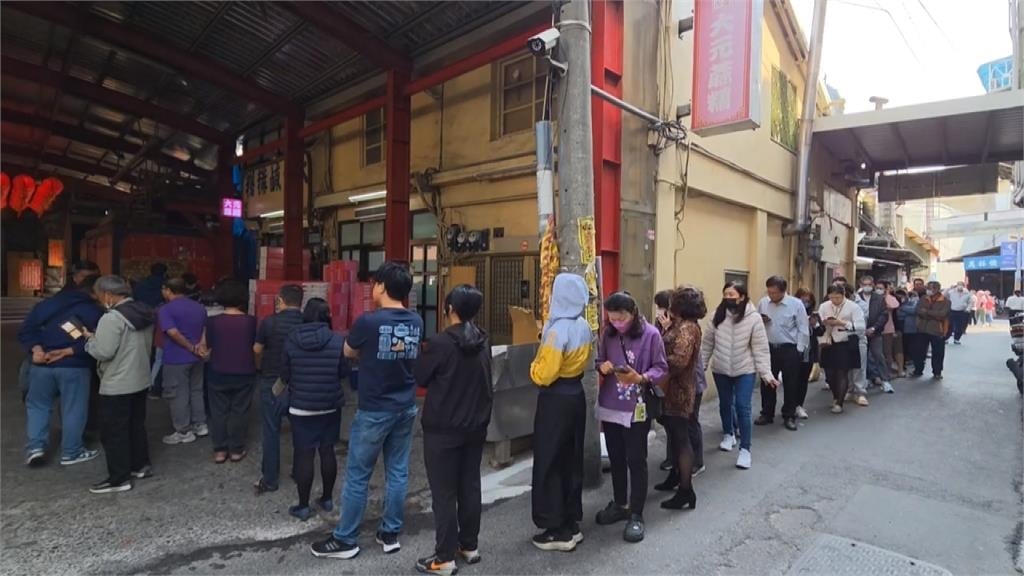 土地公愛這味！　頭牙拜麻糬「黏財」　彰化名店人潮綿延２００公尺