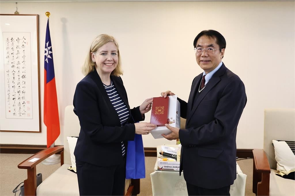 英國大林肯郡市長拜會黃偉哲市長 雙方暢談農業交流