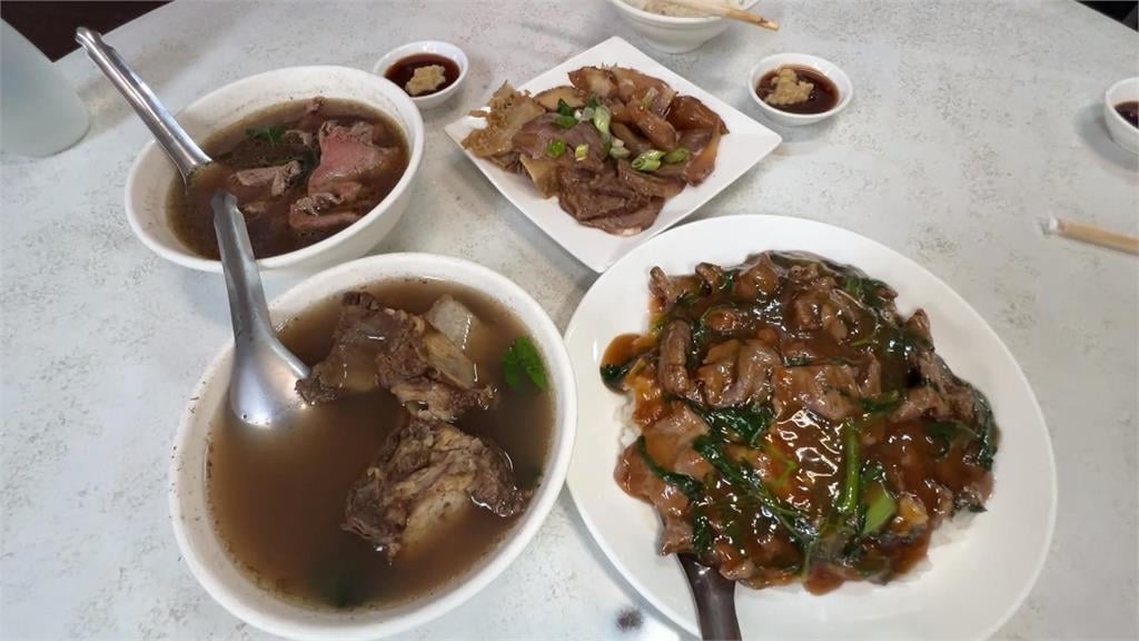 小黃運將帶路吃好料! 高雄60年牛雜湯料好實在
