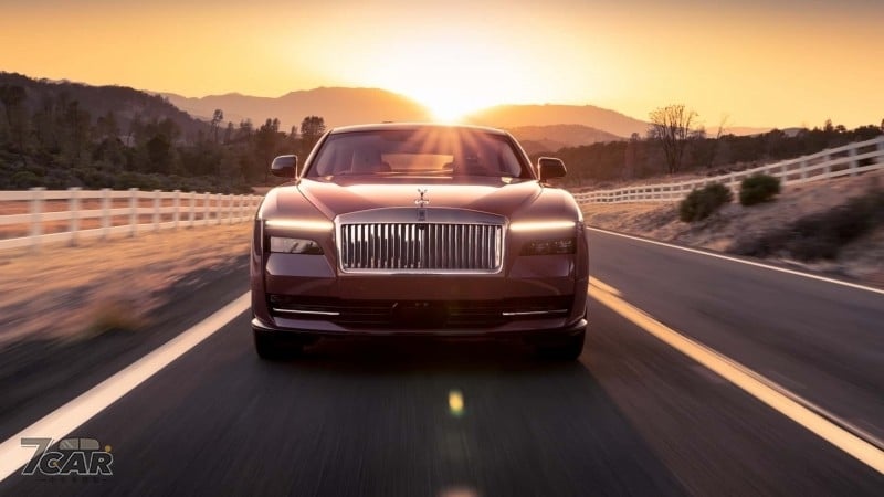 Rolls-Royce 調整電動化策略　放棄 2030 全面電動化目標並續留 V12 動力