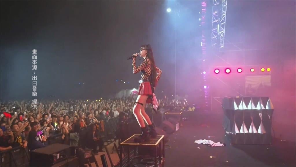 睽違２０年！「初代女神」謝金燕登大港開唱　嗨翻全場高喊：謝新達